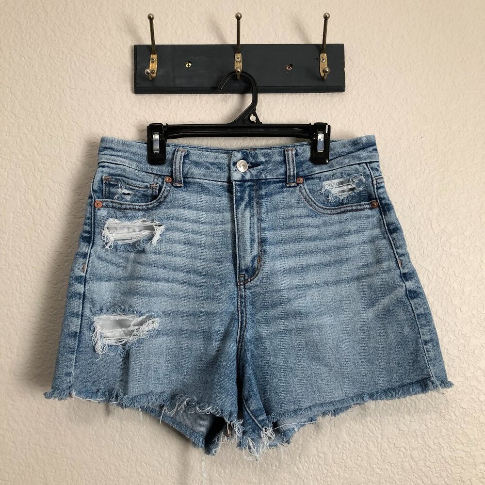 American Eagle Curvy Mom Short Women's 8 Raw Hem Distressed Denim Jean Shorts